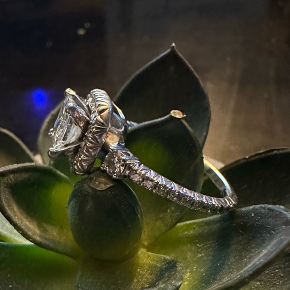 Beautiful, Naturally Grown, Authentic Diamond Ring - Picture 4 of 12